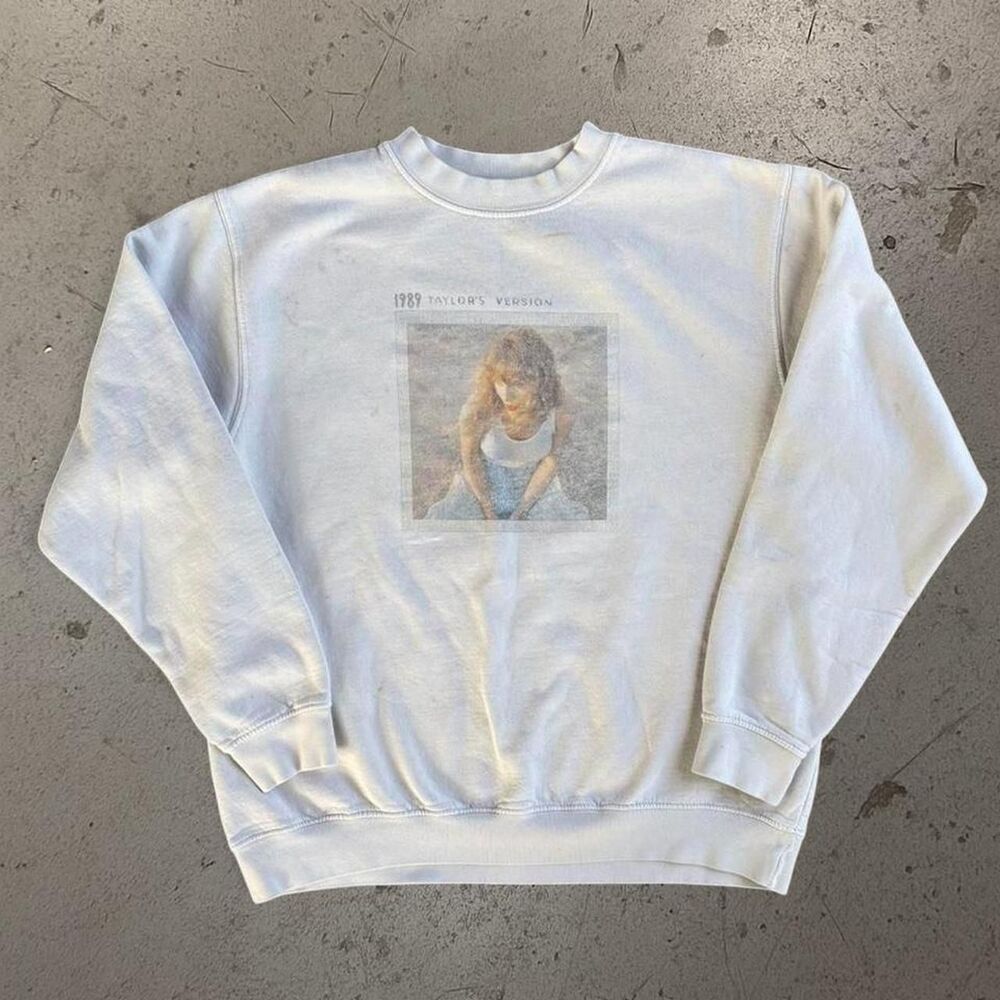 Womens 1989 Taylor's Version Crewneck SZ M